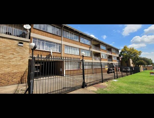 2 BEDROOM TOWNHOUSE FOR SALE IN RACEVIEW